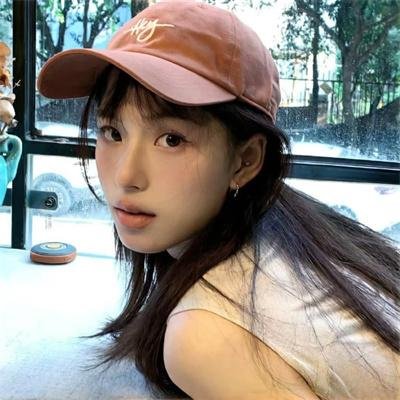 濠河边上的女人
